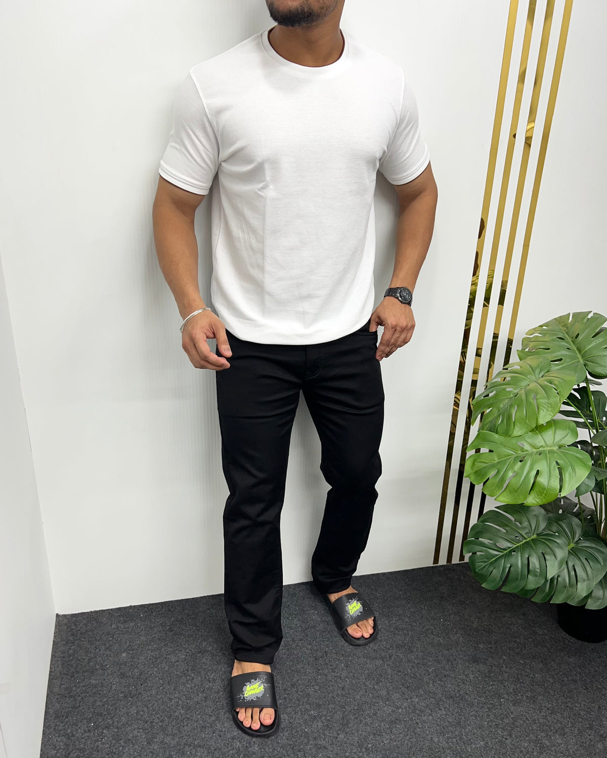 White Plain Half Sleeve Knit T-Shirt