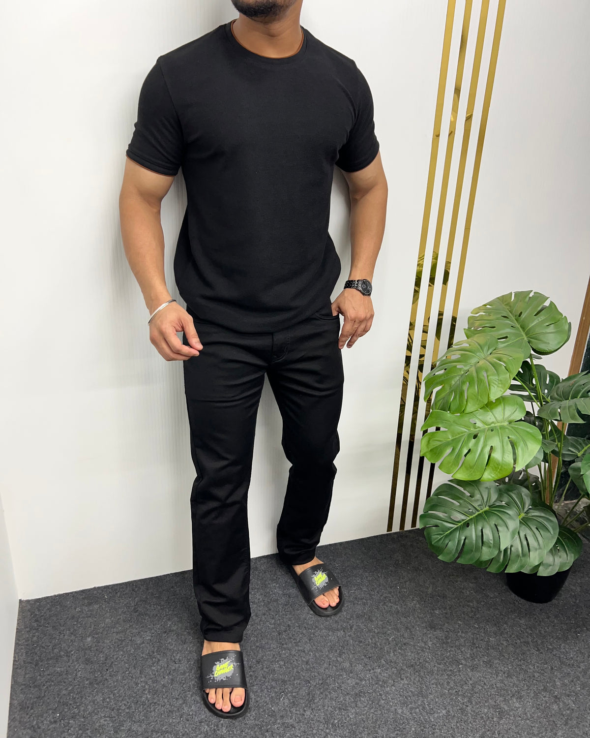 Black Plain Half Sleeve Knit T-Shirt